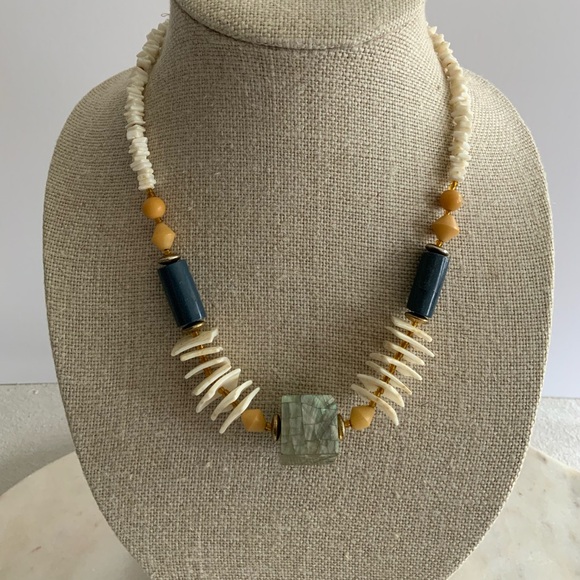 Shell&Beads Necklace - Picture 3 of 7